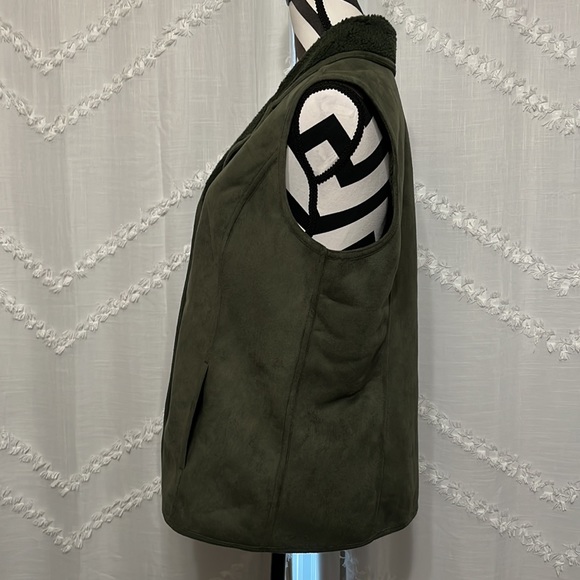 Denim & Co. Hunter Green Faux Shearling Button Front Vest Size Medium - Picture 5 of 13